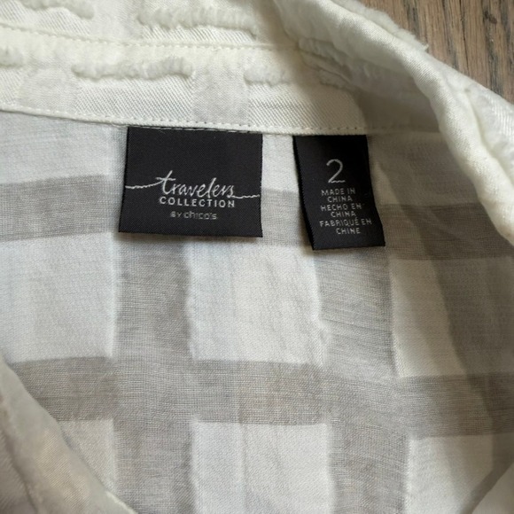 Chico's Travelers Collection White Textured Button Up Shirt Women's Size 2 EUC - Picture 6 of 7